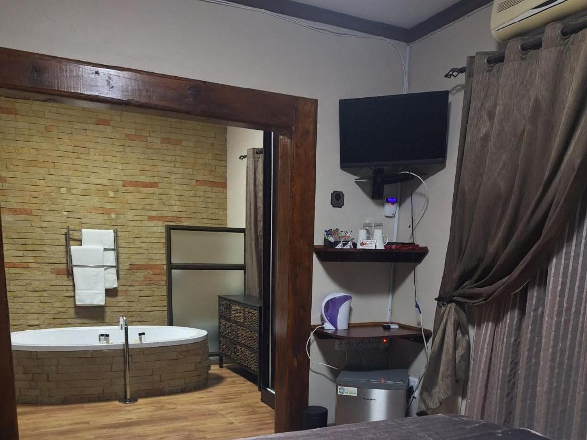 7A Jameson Guesthouse Kimberley Szoba fotó